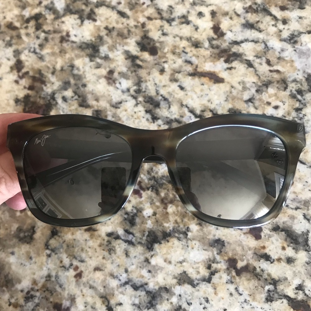 Maui Jim Green Sunglasses - Picture 3 of 8